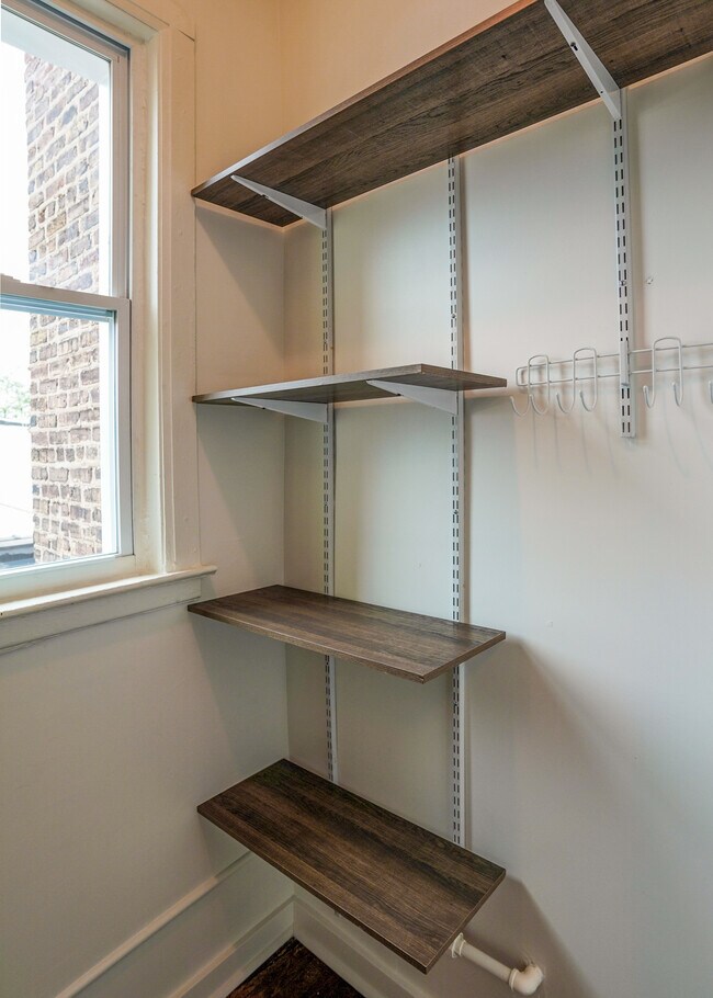 Building Photo - 836 N Maplewood Ave