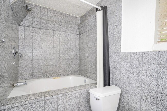 Building Photo - 16900 Wellborne Rd