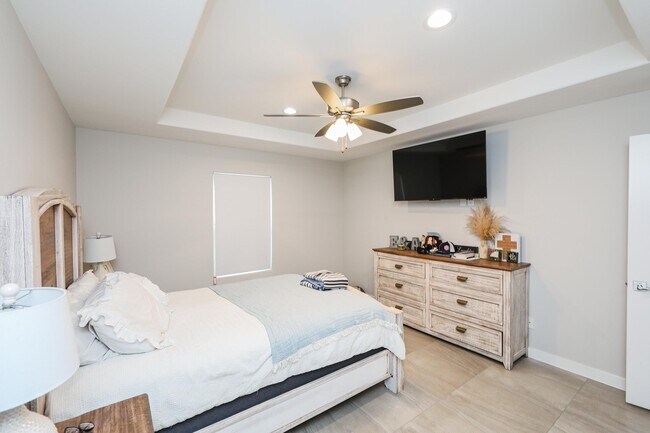 Building Photo - 1025 La Muralla St