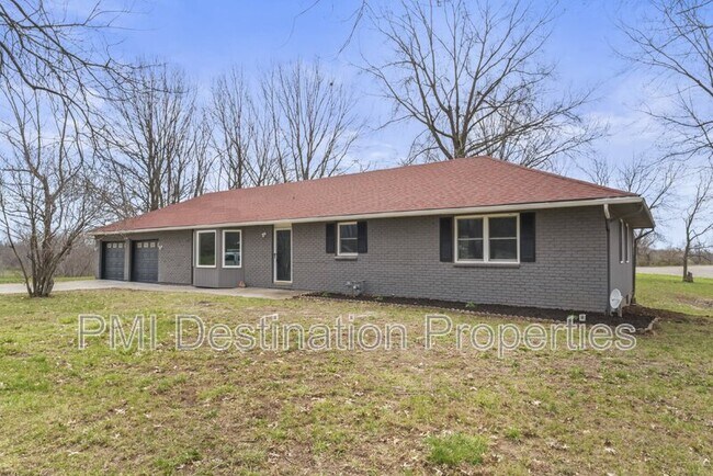 Building Photo - 2081 Willow Ln