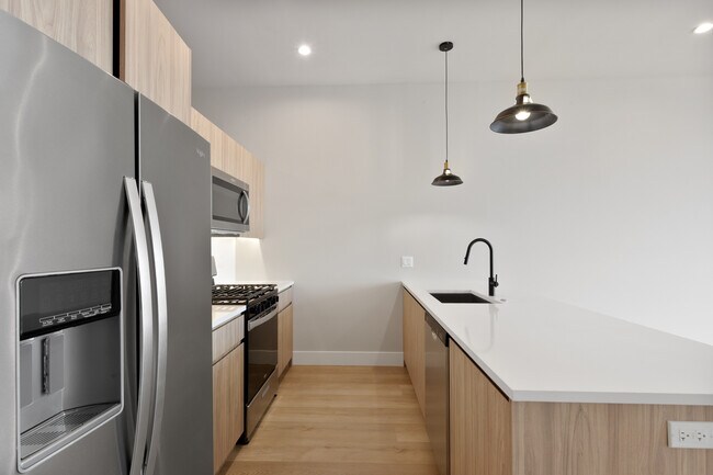 Building Photo - 2505 W Farragut Ave