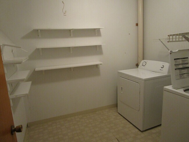 Building Photo - 1718 Pierre St