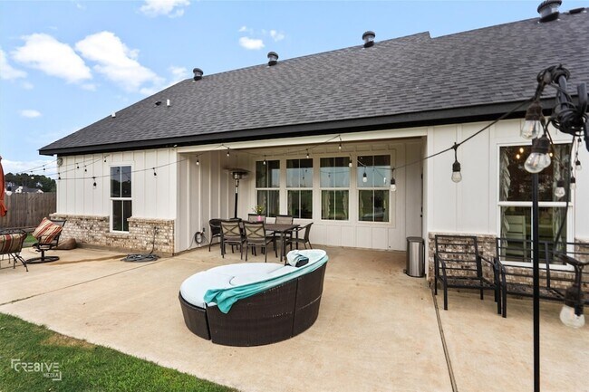 Building Photo - 440 LEGACY Pl