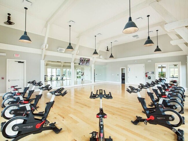 Building Photo - Luxurious 4-Bedroom Townhouse with 3.5 Bat...