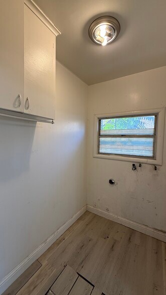 Building Photo - 202 Roselawn Ave