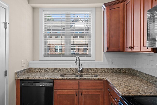 Building Photo - Beautiful 2-Bedroom Townhouse Near NCSU, Available June 15!