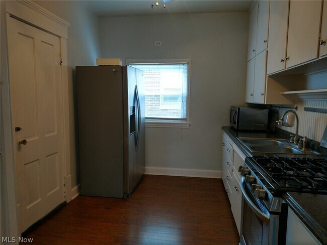 Building Photo - 1522 Campbell St