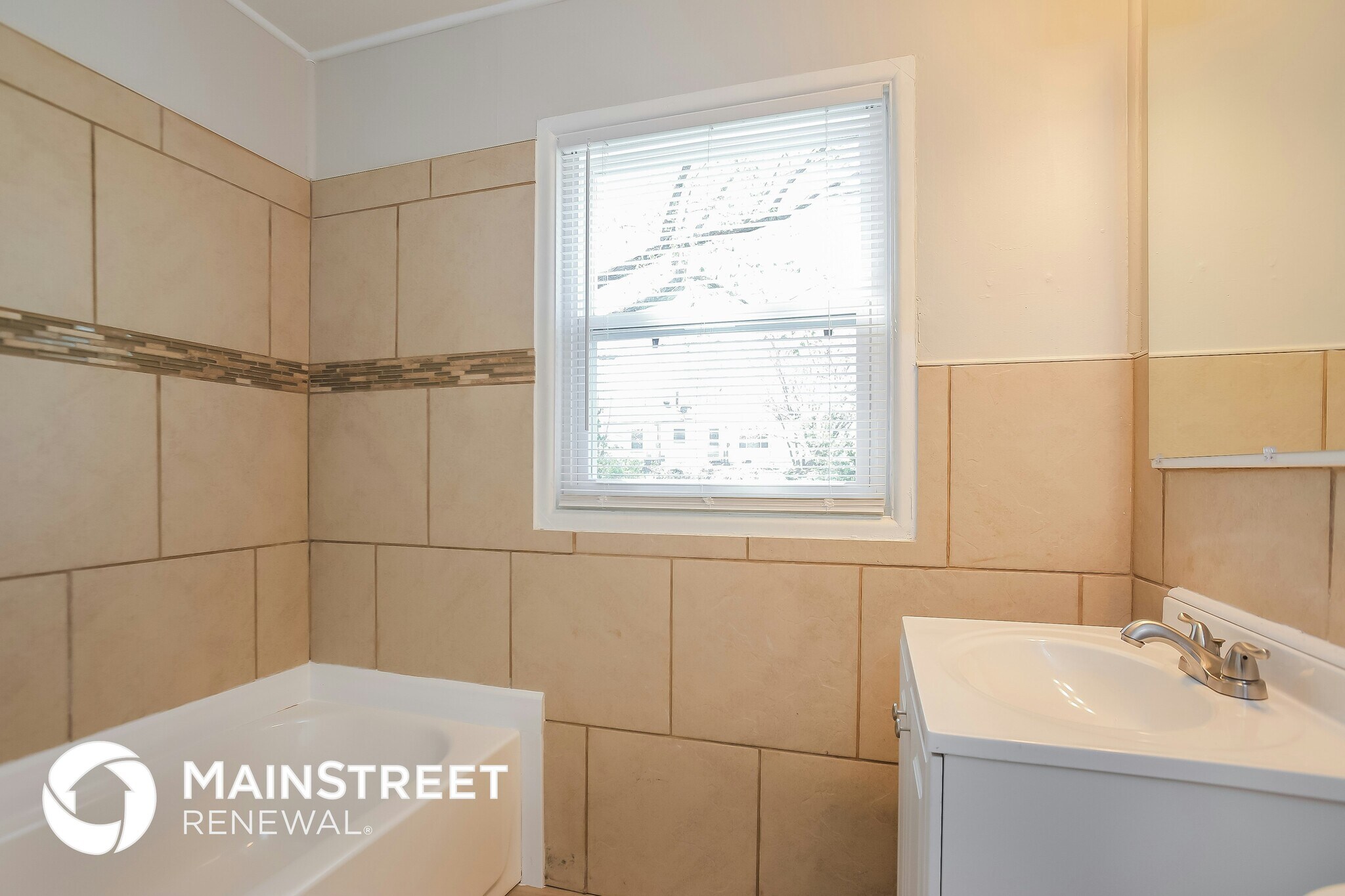 Building Photo - 9310 Lewis Ave