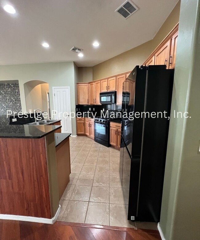 Building Photo - Gorgeous 4/2 Dove Mountain Home!