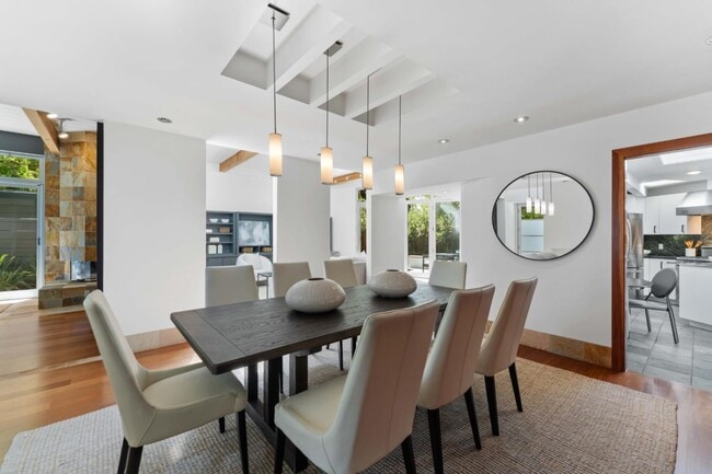 Building Photo - 705 Evergreen St