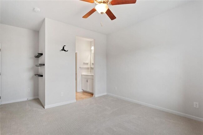 Building Photo - 7595 Tiberon Pkwy