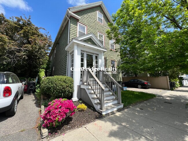 Building Photo - 735 Somerville Ave
