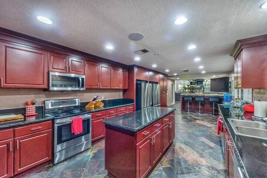 Gourmet Kitchen - 3160 Belcastro St