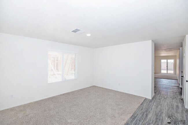Building Photo - 7575 E 45th St
