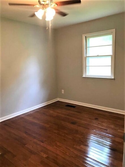 Building Photo - 310 College Park Dr