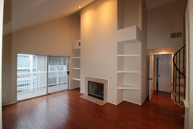 Building Photo - Alamo, Beautiful 1 bedroom 1 bath plus lof...