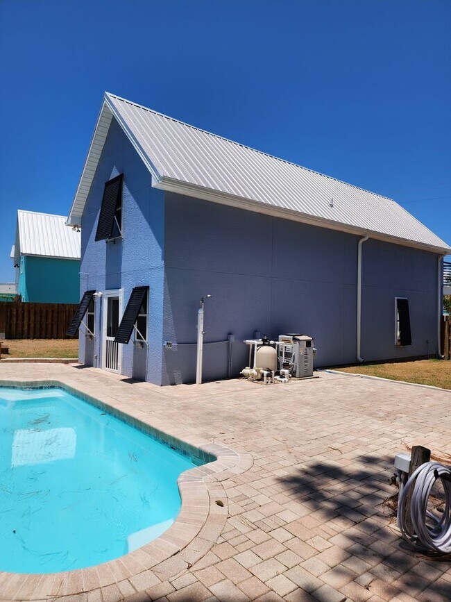 Building Photo - Beach Cottage