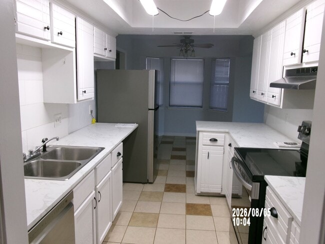 Building Photo - 6049 SW Atterbury Dr