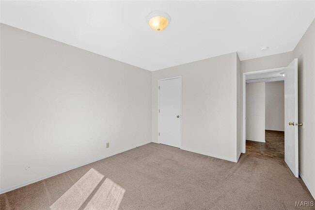Building Photo - 22 E Rock Creek Manor