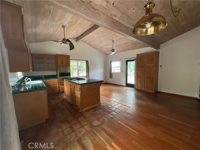 Building Photo - 2029 Las Palomas Dr