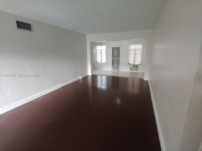 Building Photo - 1465 NE 149th St