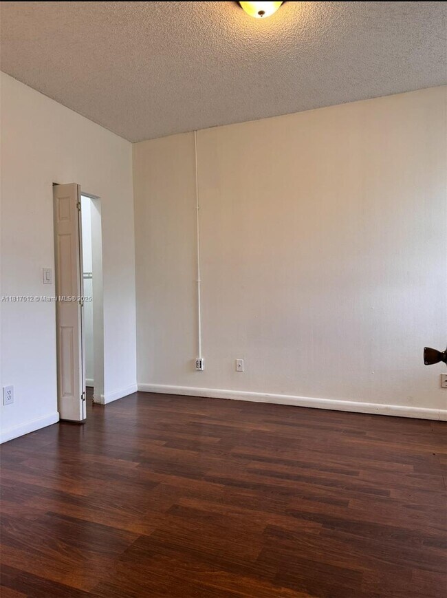 Building Photo - 891 Cypress Park Way