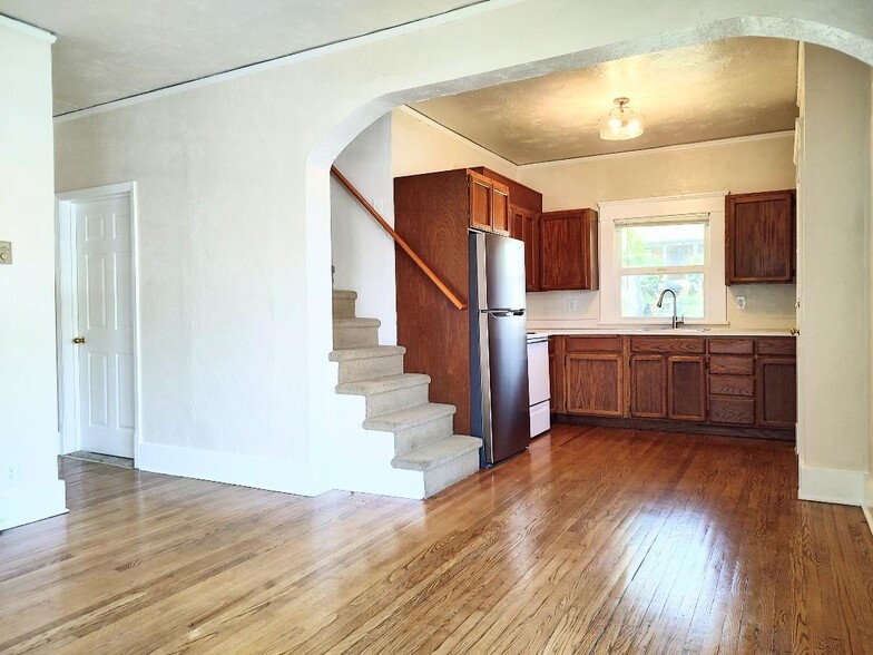 Kitchen/Entry - 1308 E 19th Ave