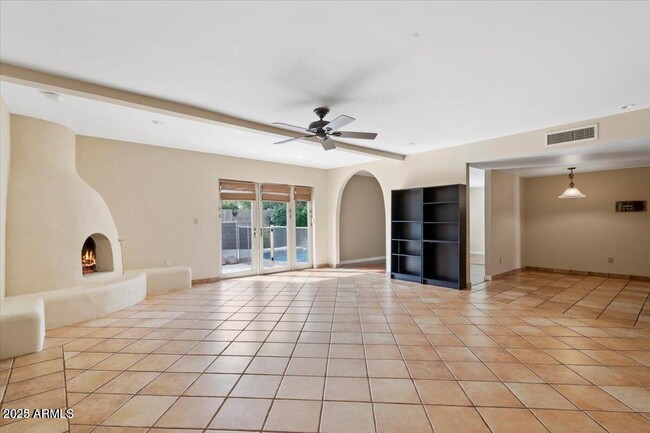 Building Photo - 5345 E Crocus Dr