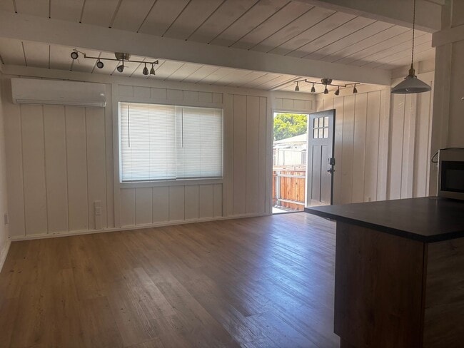 Building Photo - Beautiful 2 bedrooms duplex in Imperial Beach
