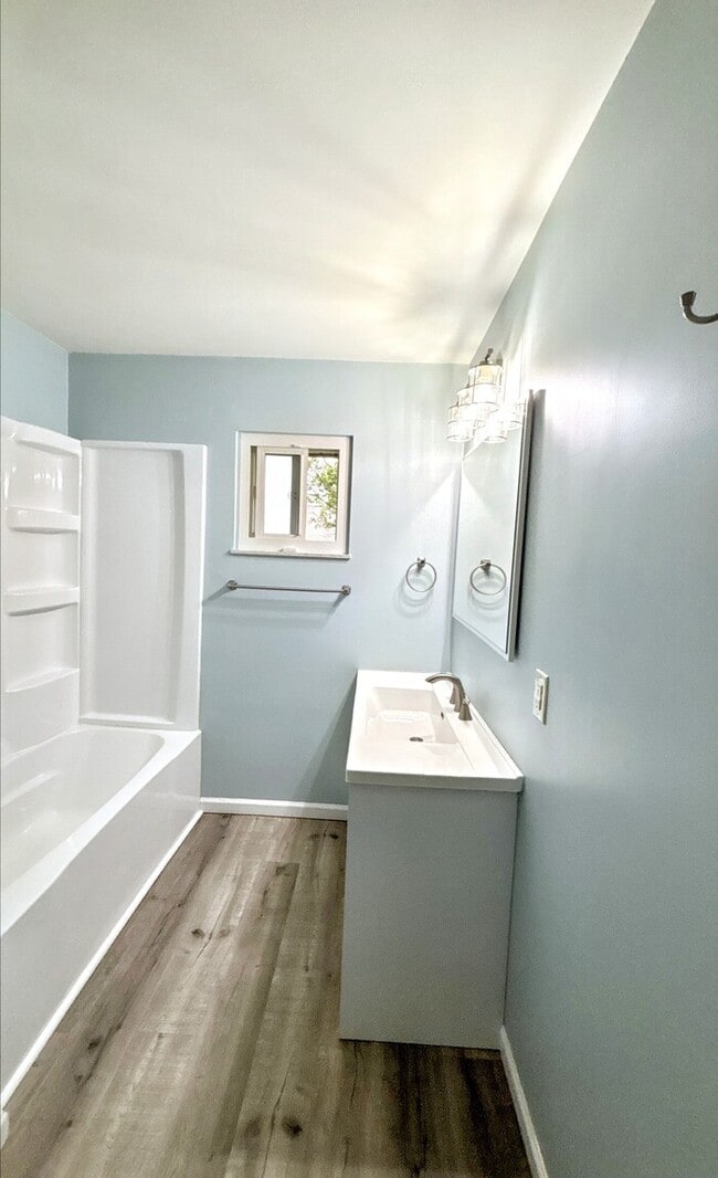 Building Photo - 2324 Woodbrook Cir N