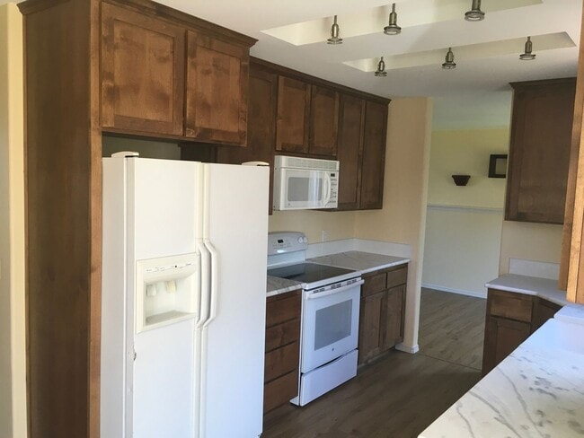 Building Photo - ***PENDING APPLICATION*** 2 Story Pet Friendly Contemporary 3 Bed Home w/ Views, Yard Service Inc...