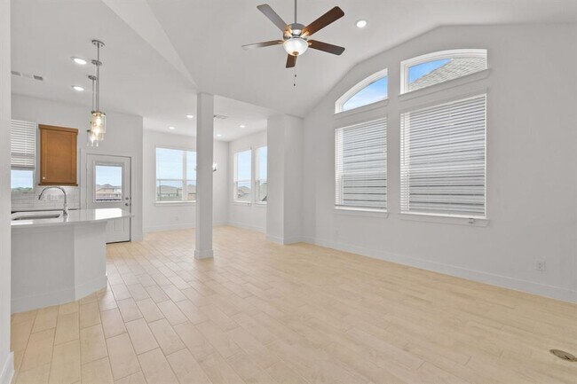 Building Photo - 21118 Garden Palm Dr