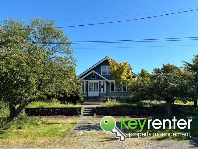 Building Photo - One of a Kind Craftsman House in Tacoma!