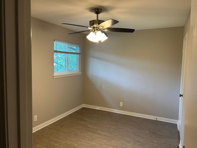 Building Photo - 11700 Sierra Nevada Ln