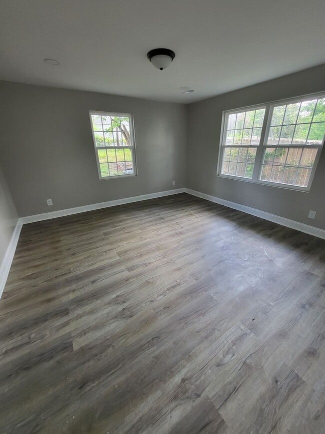 Building Photo - Remodeled 3BR home minutes from Uptown Charlotte