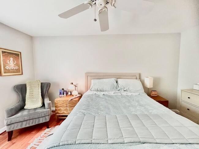 Building Photo - Welcome to this Lovely Home in Reston, VA!