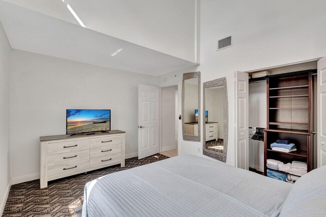 Building Photo - 610 Clematis St