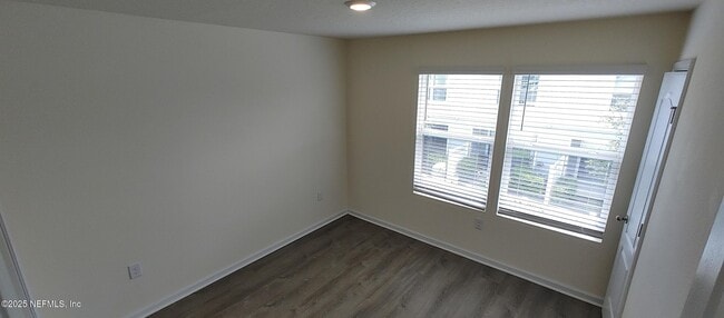 Building Photo - 525 Big Tree Wy
