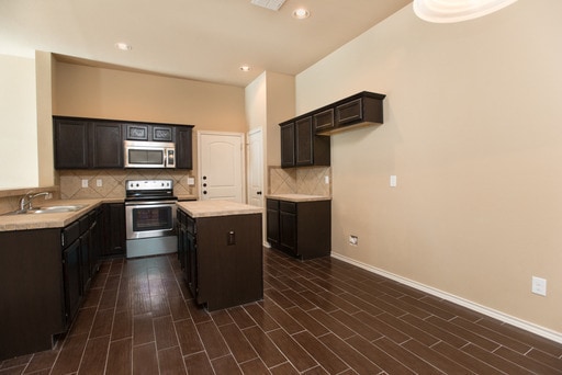 Building Photo - BEAUTIFUL 3 BEDROOM DUPLEX LOCATED IN WACO, TEXAS!