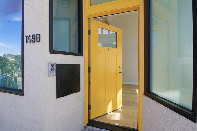 Building Photo - 1498 9th Ave