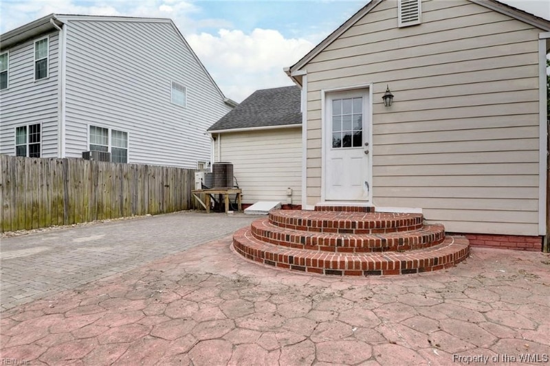 Building Photo - 116 Ocanoe Pl