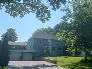 Building Photo - Charming Forest Lake View - Includes UTILITIES