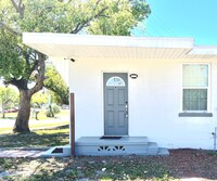 Building Photo - 2-Bedroom, 1-Bath Unit for Rent in Downtow...