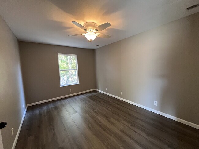 Building Photo - 101 Highlands Ct