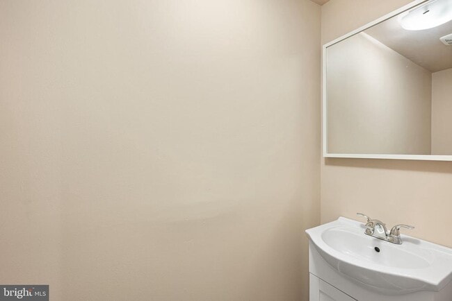 Building Photo - 444 Poplar St