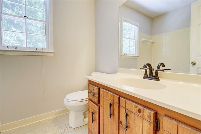 Building Photo - 1049 Seven Springs Cir NE