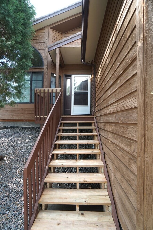 Building Photo - 1155 Popes Valley Dr