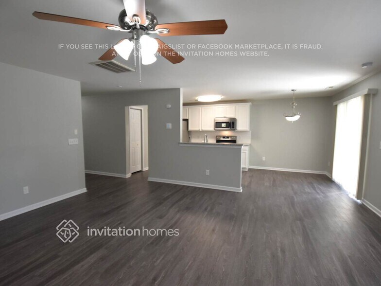 Building Photo - 1215 Pinehaven Ct