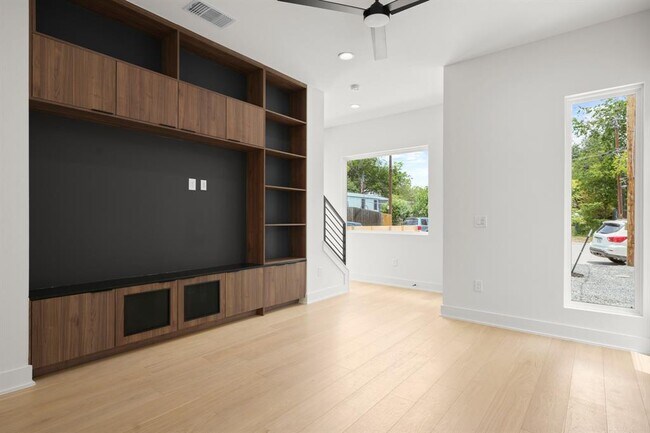 Building Photo - 913 Capitol Ct