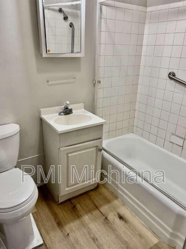 Building Photo - 2012 Lathrop St